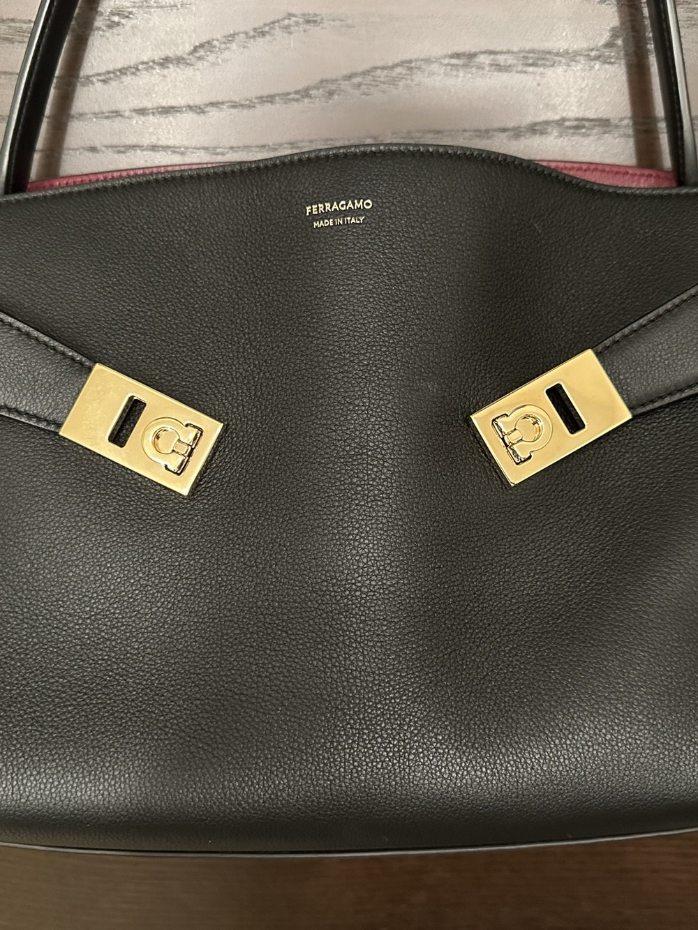 Ferragamo Hug Soft bicolor shoulder bag (Medium) - Pristine condition - Picture 14 of 15